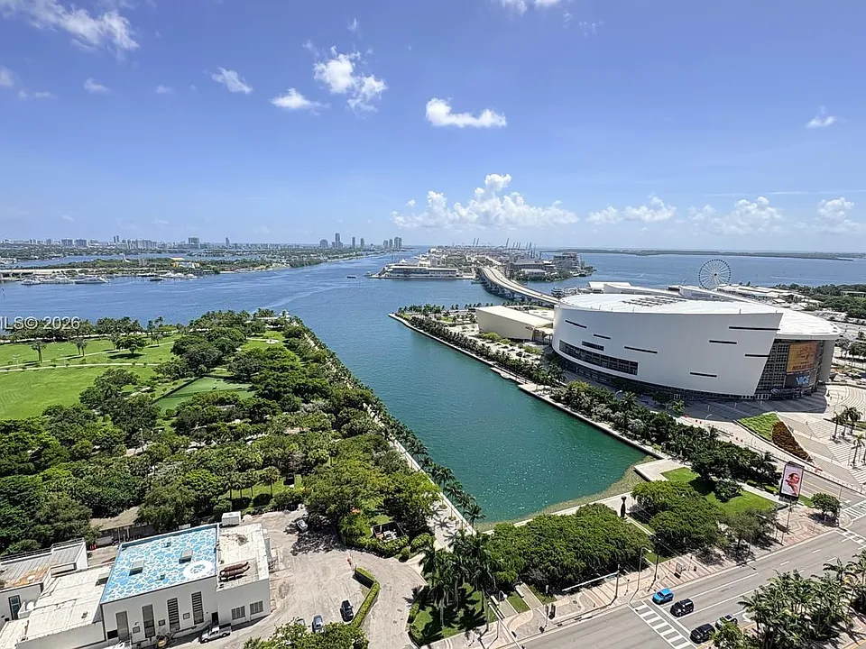 900 Biscayne Blvd #2702