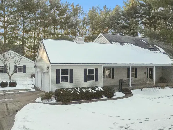 9614 Whispering Pines Ct, Saline, MI 48176
