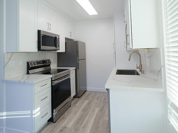 5th image of 4451 Menlo Ave APT 4