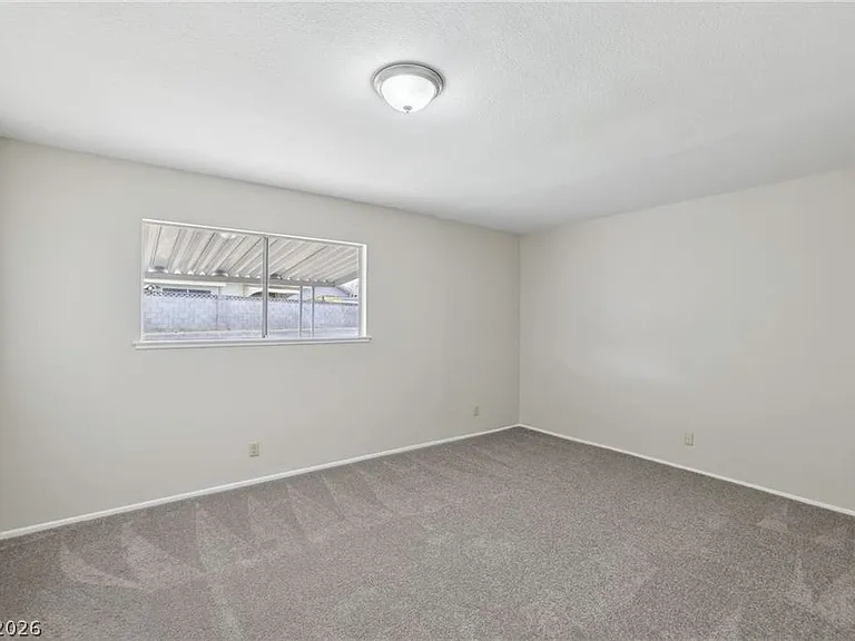 204 Breeze St — Photo 12