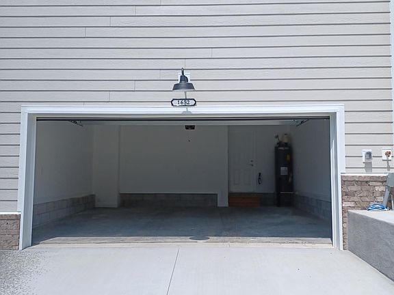 2nd image of 1652 Carson Meadows Ln