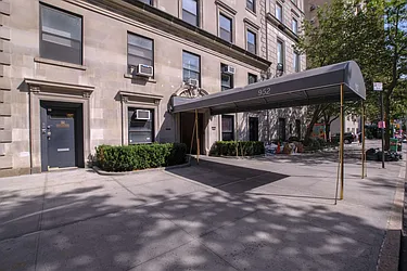 952 Fifth Avenue in Lenox Hill
