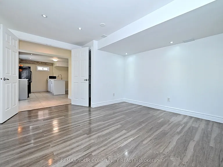 73 Laurendale Ave — Photo 32