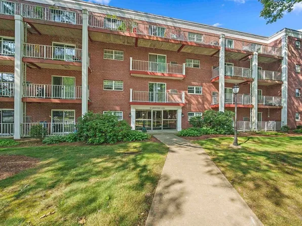60 Greentree Ln APT 29, Weymouth, MA 02190