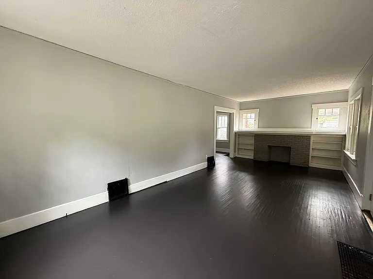 1454 E Main St — Photo 7