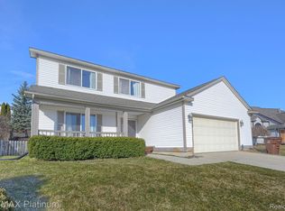 1330 Edgebrook Dr, Howell, MI 48843