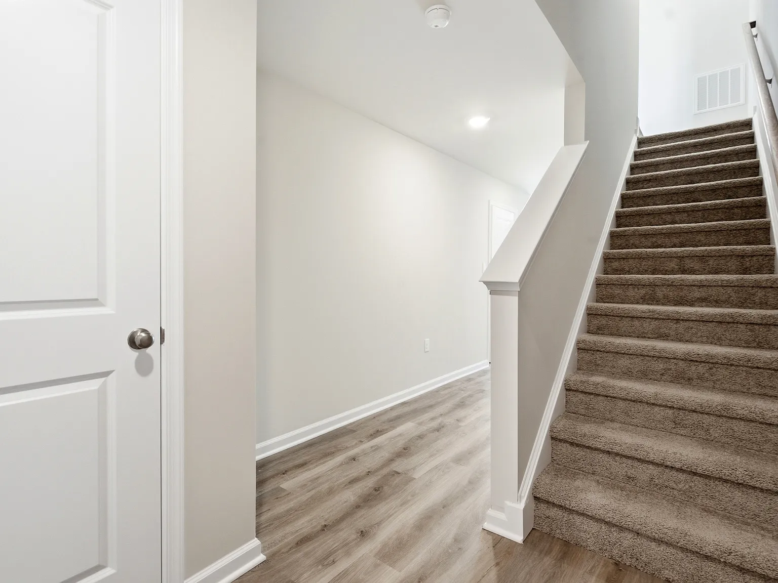 3 bed, 2.5 bath, 1962 sqft, $3,000 — Photo 2