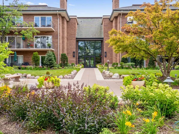 6 Oak Brook Club Dr APT J301, Oak Brook, IL 60523
