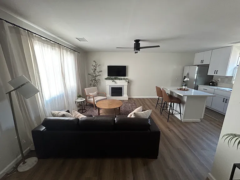 37244 Fallsgrove Ave #B — Photo 3
