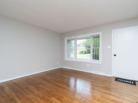 3rd image of 35 Chateau Ct