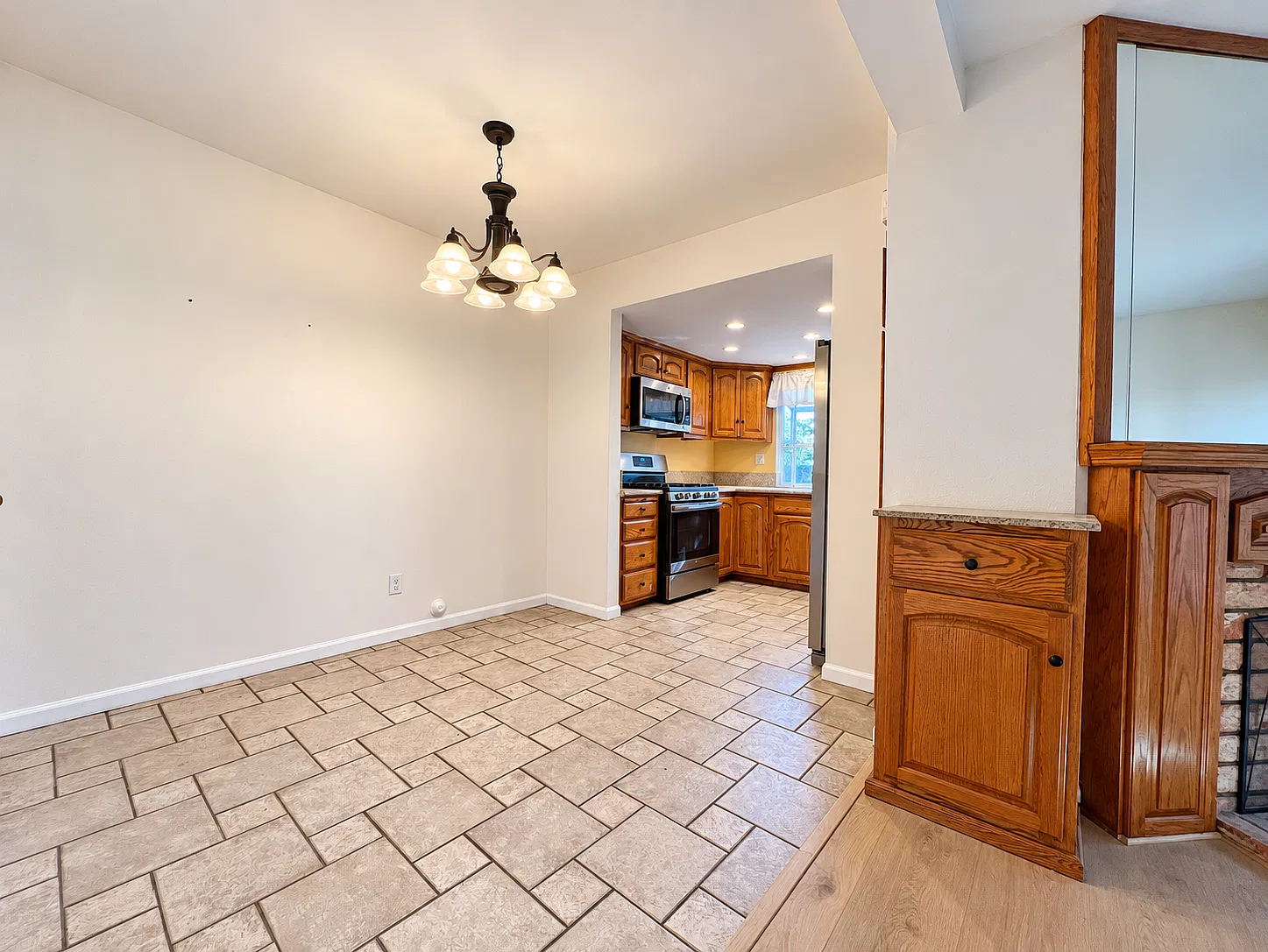 3 bed, 2.5 bath, 1346 sqft, $2,695 — Photo 4