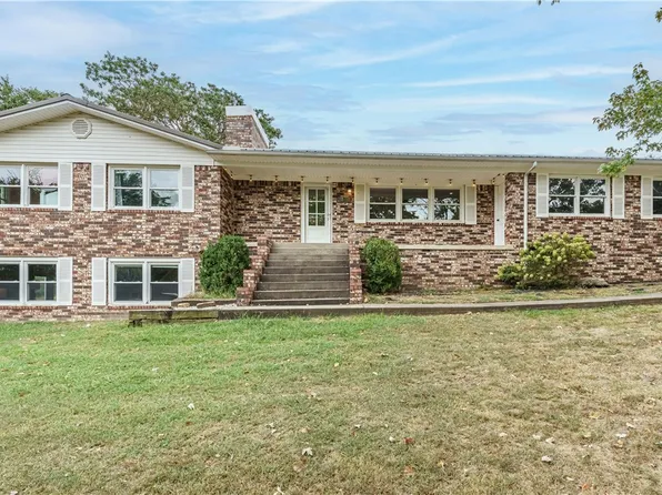 211 Northside Dr, Berryville, AR 72616