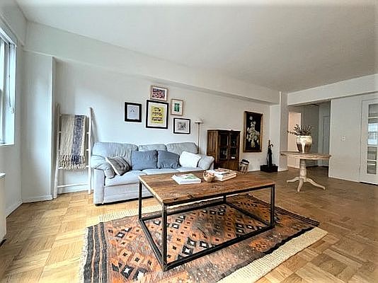 3rd image of 100 W 57th St APT 15G