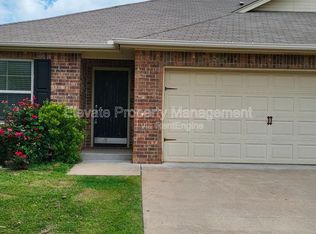 913 W Prairie Wind Way, Oklahoma City, OK 73064