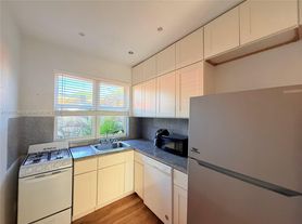 315 W 28th St