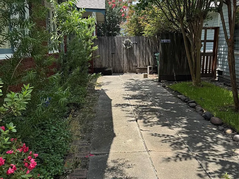 1634 1/2 Branard St — Photo 1