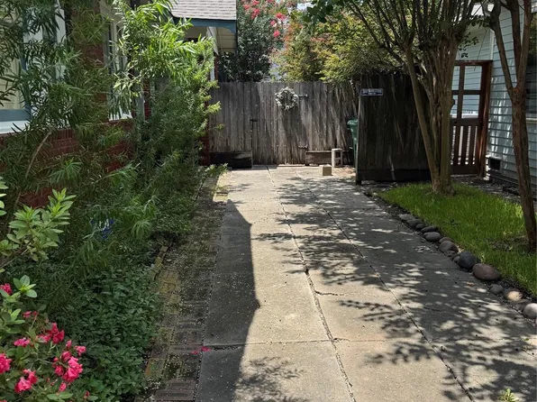 1634 1/2 Branard St, Houston, TX 77006
