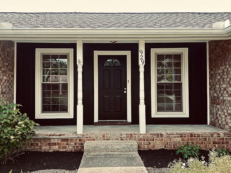 929 Denise Dr — Photo 2