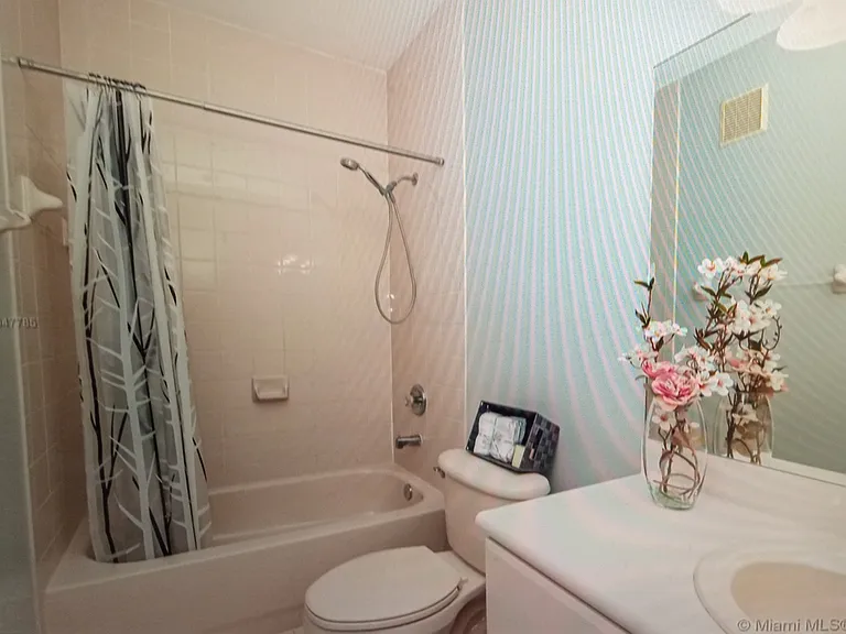 17820 NW 73rd Ave #202 — Photo 6