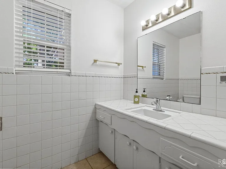 3108 Oak Forest Dr — Photo 25
