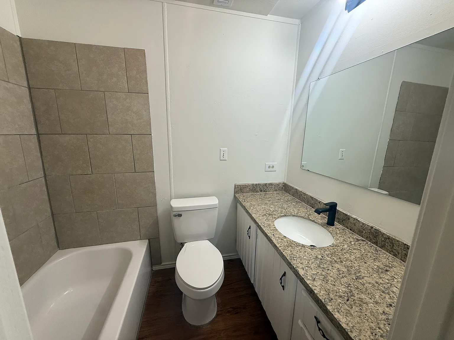 2 bed, 896 sqft, $1,100 — Photo 2