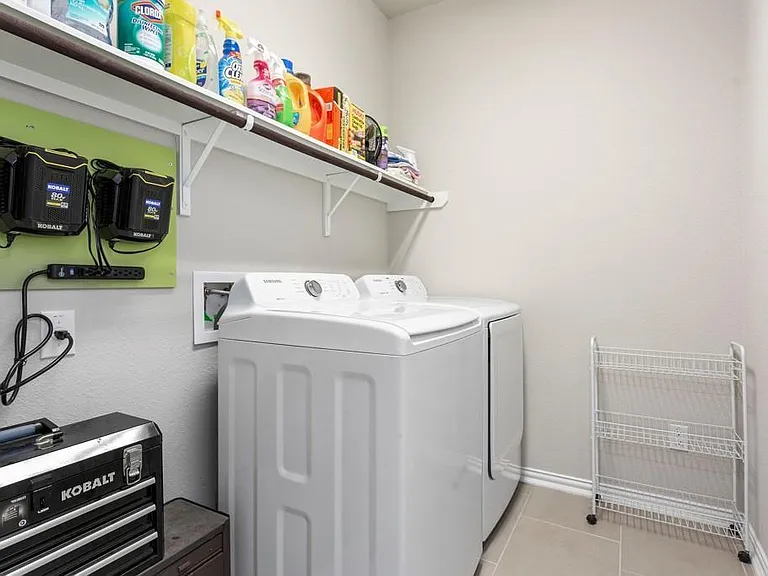 8045 Arezzo Dr — Photo 25