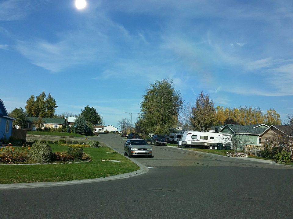 2nd image of 1571 NE 11th St
