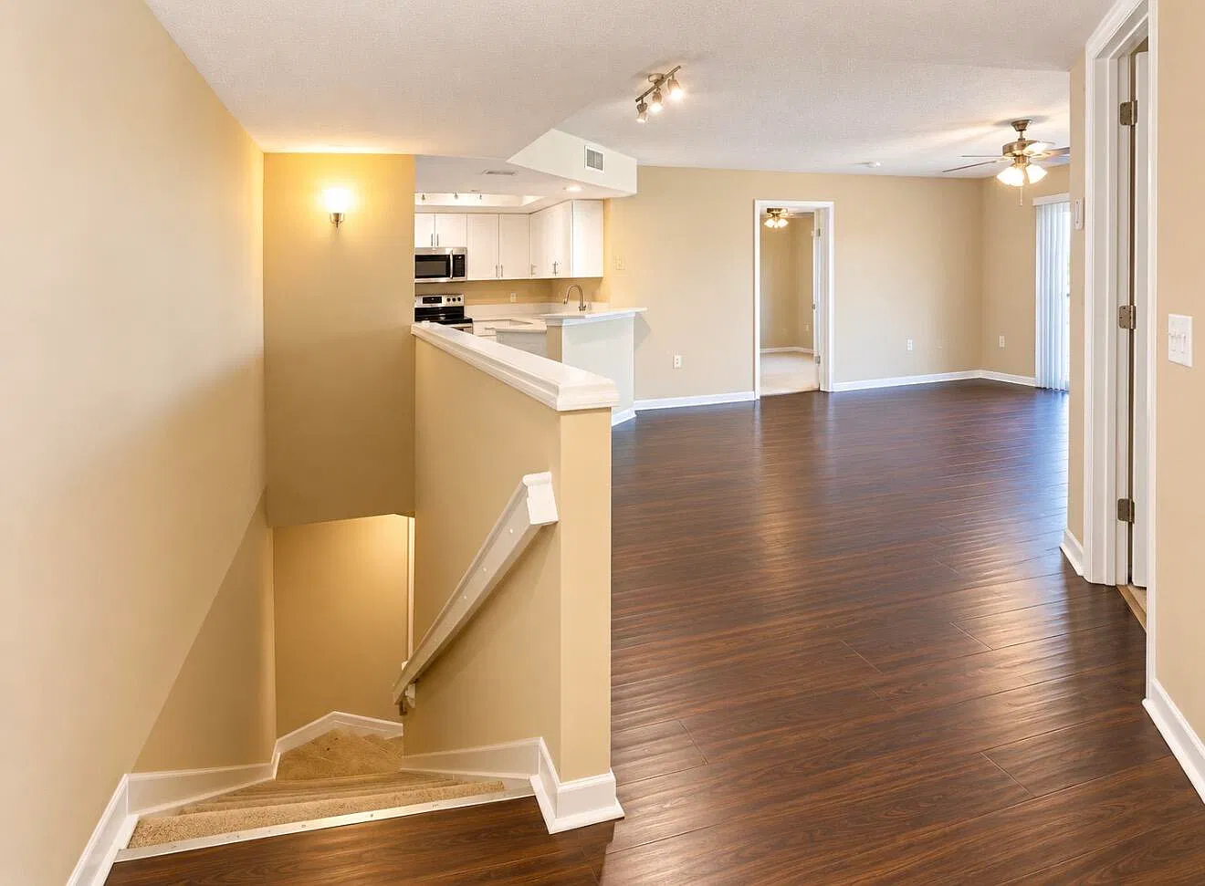 2 bed, 2.0 bath, 1026 sqft, $2,500 — Photo 2