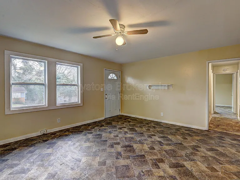 2477 Thrasher Ave — Photo 4