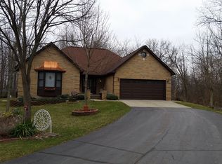 1896 N Oaks Dr, Milford, MI 48381