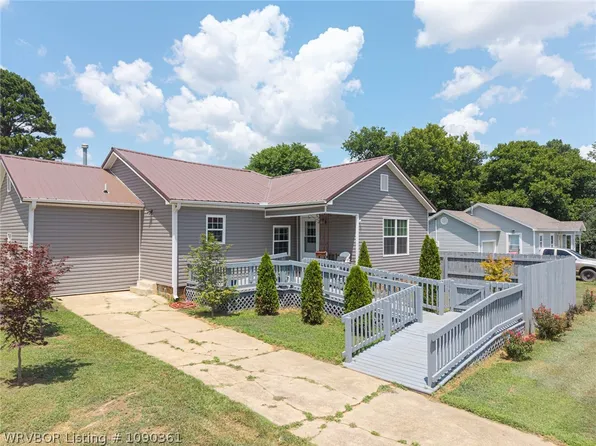 811 E 5th St, Booneville, AR 72927