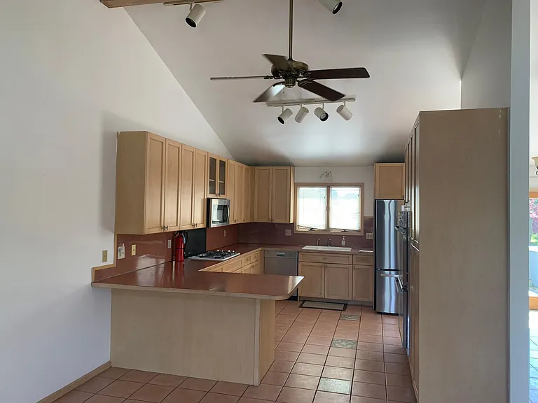 227 N Main St — Photo 20