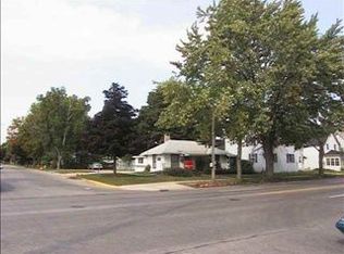 907 Bridge St, Charlevoix, MI 49720