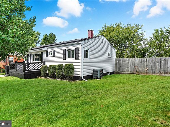 4th image of 818 Barbara Ct