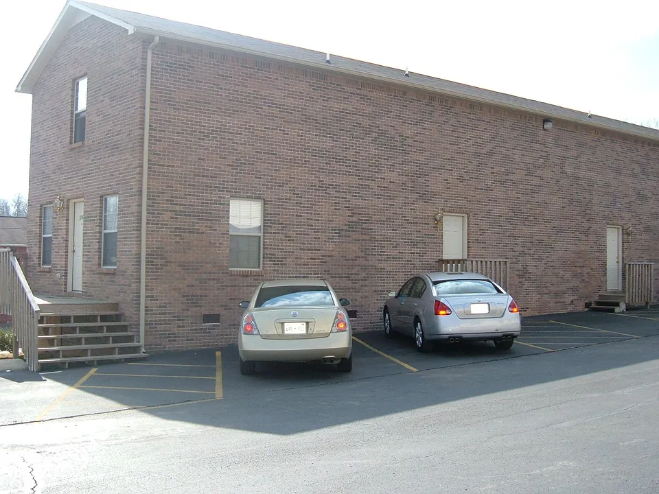 205 W 17th St