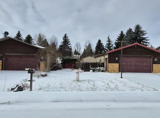 977 Shinagle Dr, Dickinson, ND 58601