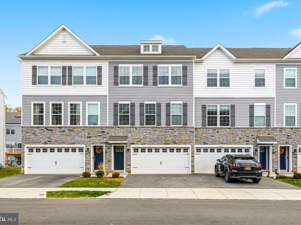 22 Cardinal Way, Mount Laurel, NJ 08054