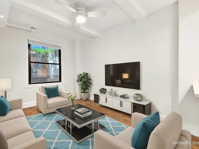 226 E 12th St #1J — Photo 1