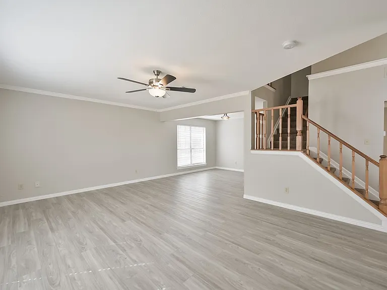 1521 Stratford Dr — Photo 15