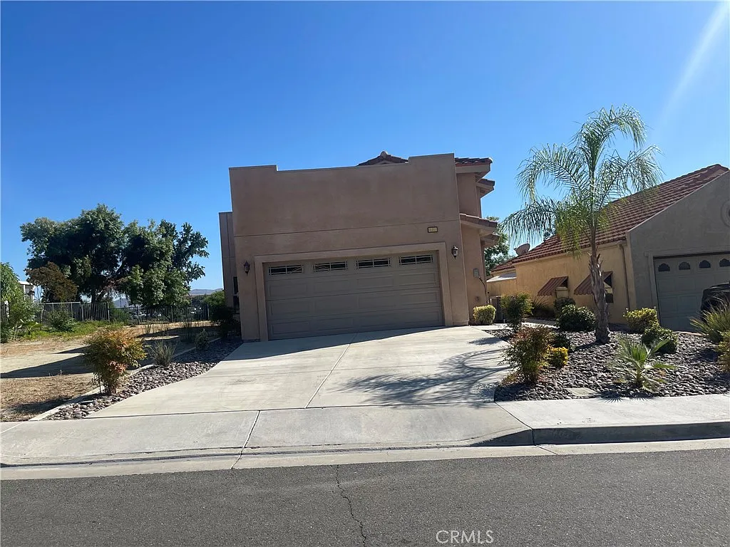 3 bed, 1332 sqft, $2,800 — Photo 1