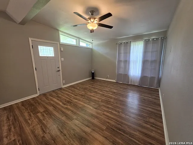 710 Karen Ln — Photo 2