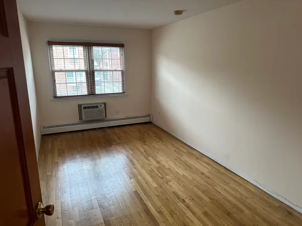 15701 18th Ave, Whitestone, NY 11357