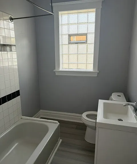 1507 W 66th St #2 — Photo 9