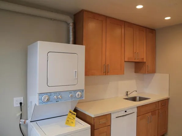 1704 63rd St, Berkeley, CA 94703