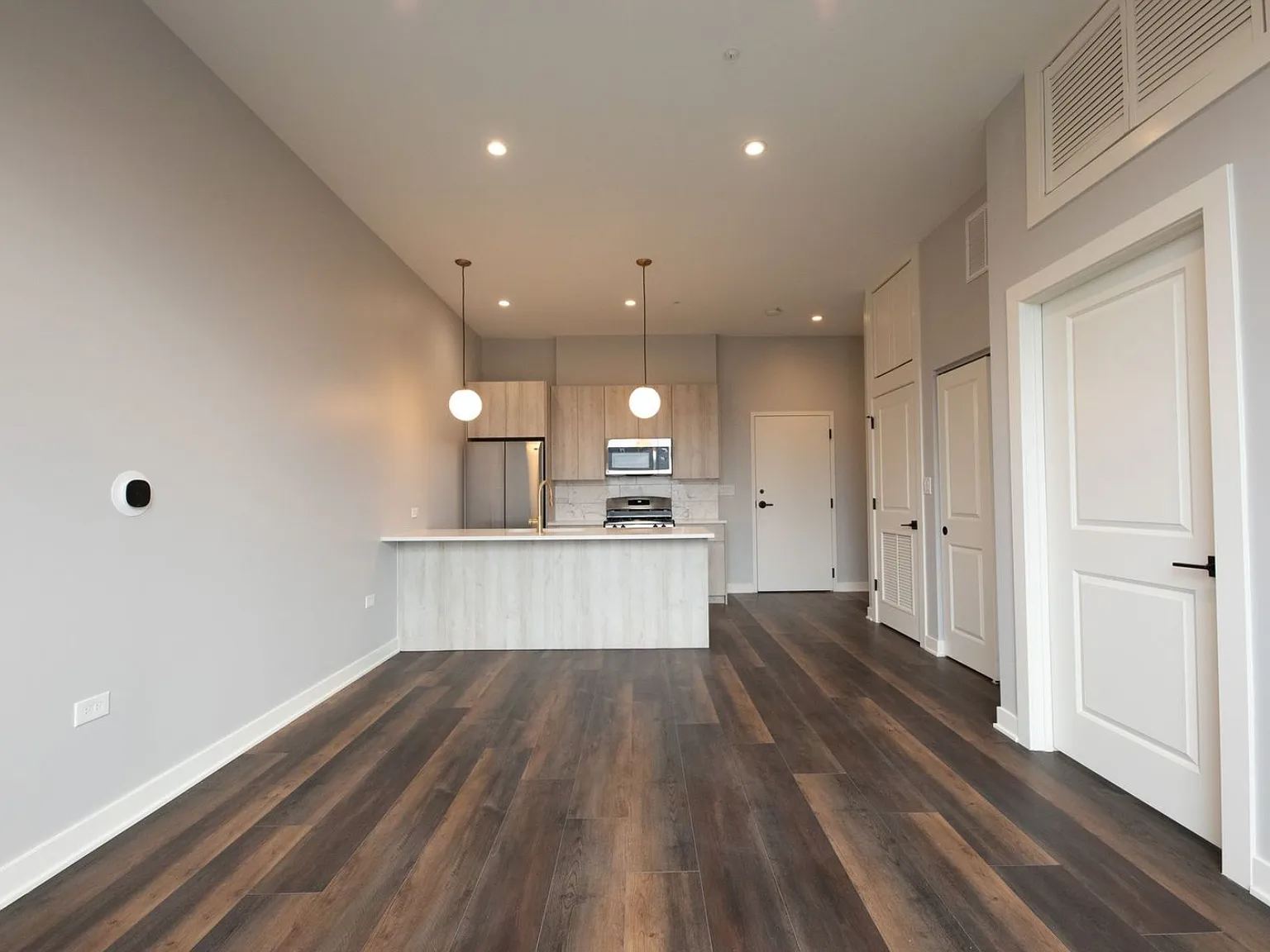 3 bed, 1200 sqft, $3,950 — Photo 3