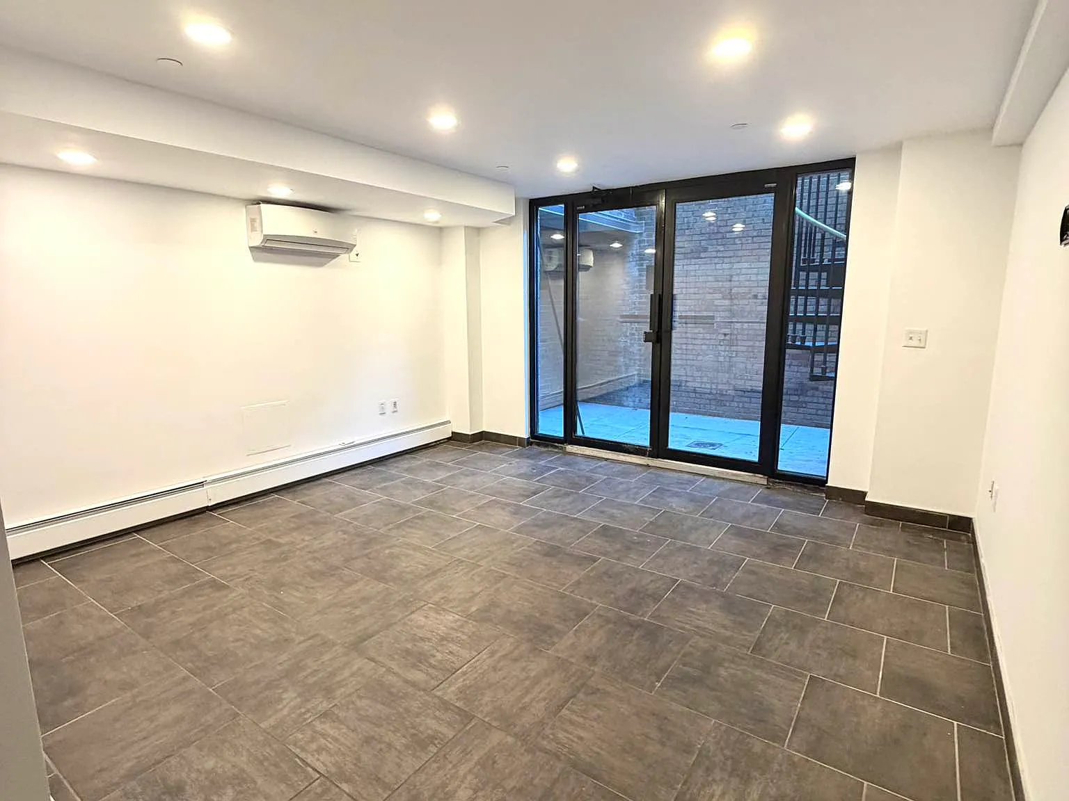 551 Lorimer Street — Photo 2