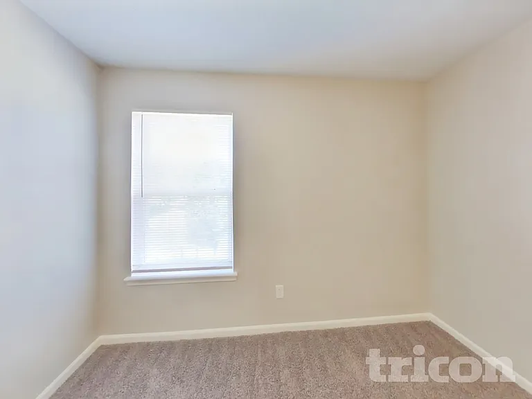 6612 Smithfield Dr — Photo 12