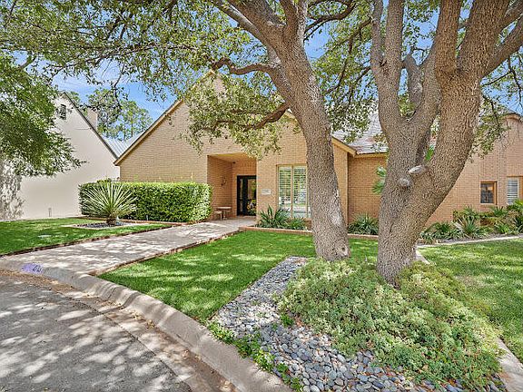 2nd image of 2713 Racquet Club Dr