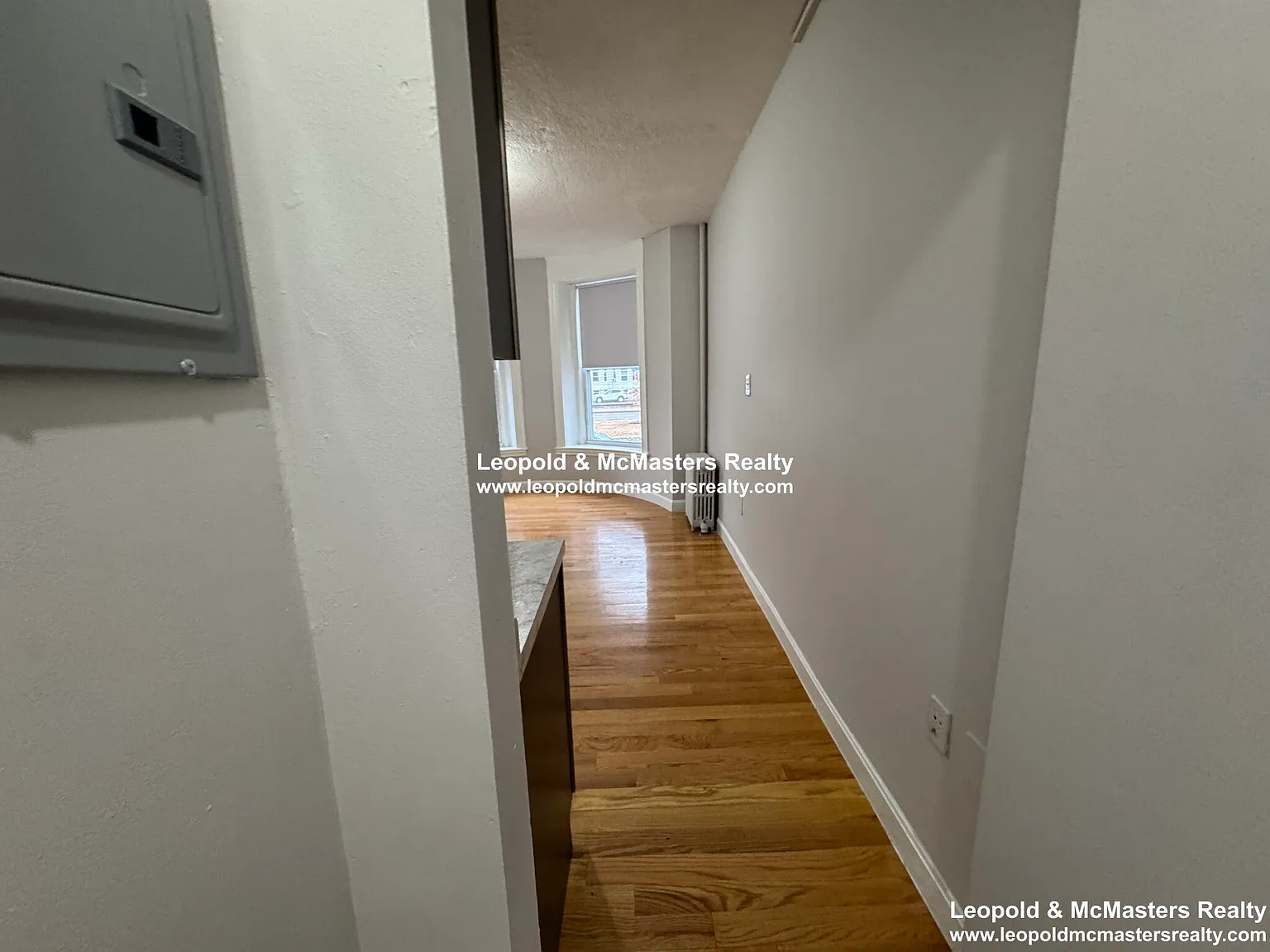 Studio, 999 sqft, $2,025 — Photo 4