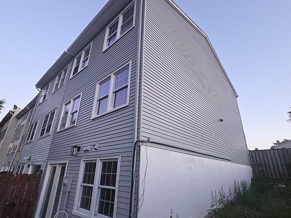 3rd image of 2915 Pheasant Ln